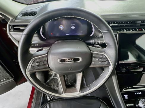 Used 2022 Jeep Grand Cherokee Limited image 11