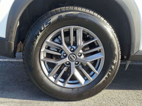 Used 2024 Nissan Rogue S image 8