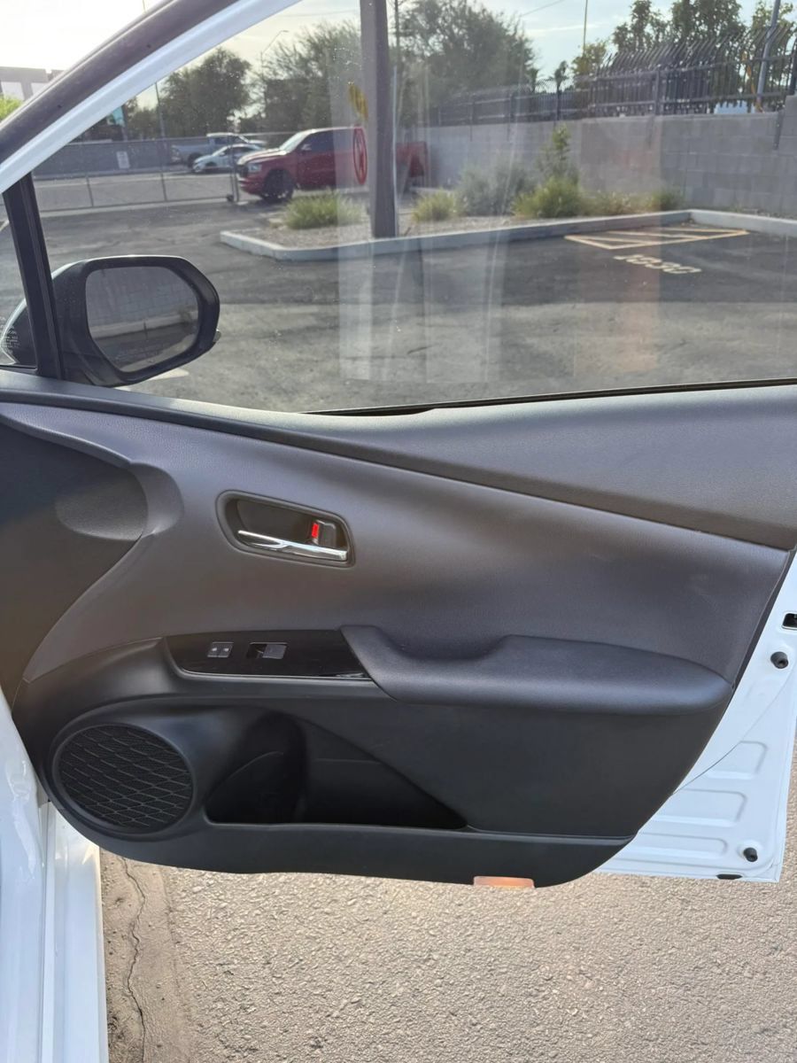 Used 2021 Toyota Prius LE FWD image 12
