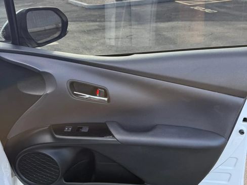 Used 2021 Toyota Prius LE FWD image 12