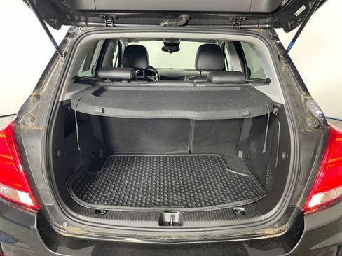 Used 2019 Chevrolet Trax LT w/ LT Convenience Package AWD/4WD image 13