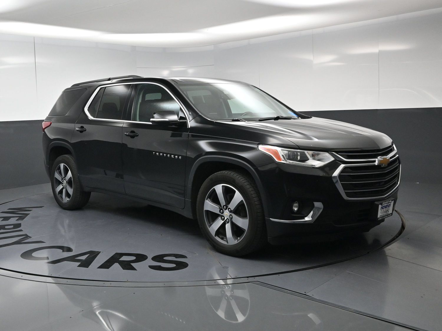 Used 2019 Chevrolet Traverse LT w/ LT Premium Package AWD/4WD image 2