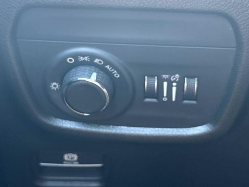 Used 2023 Jeep Grand Cherokee Altitude AWD/4WD image 30