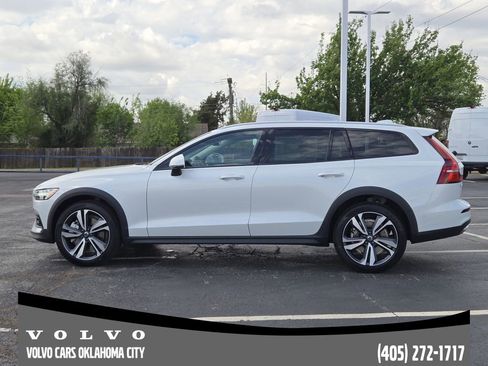 New 2026 Volvo V60 B5 Cross Country Plus w/ Climate Package AWD/4WD image 3
