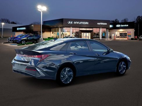New 2026 Hyundai Elantra Sport image 8