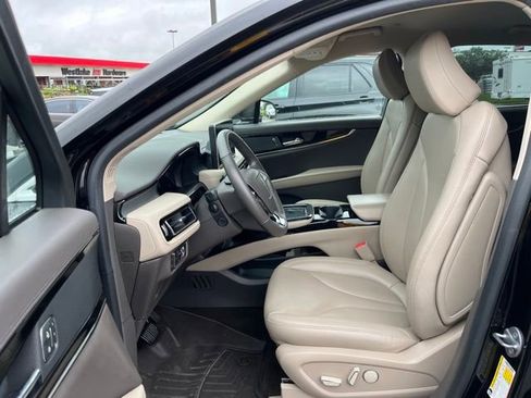 Used 2022 Lincoln Nautilus FWD w/ Premium Package image 16