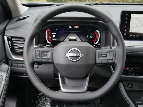 New 2026 Nissan Rogue Platinum image 7