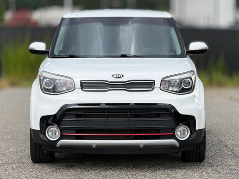 Used 2017 Kia Soul ! FWD image 5