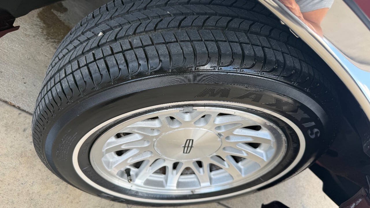 Used 1999 Lincoln Town Car Signature RWD image 25