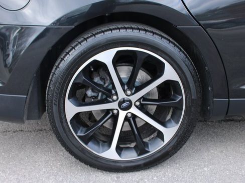 Used 2015 Ford Taurus Limited w/ Equipment Group 301A image 33