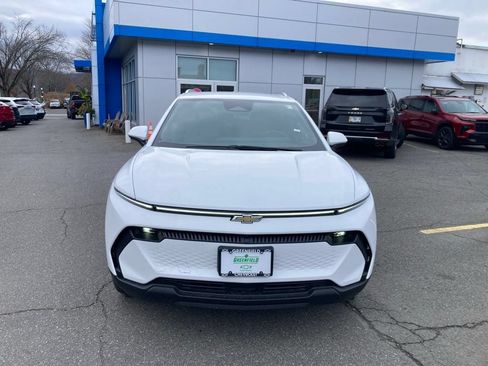 New 2026 Chevrolet Equinox EV LT AWD/4WD image 2