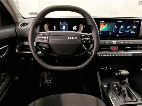Used 2025 Kia K4 FWD image 6
