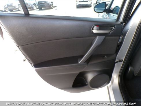 Used 2011 MAZDA MAZDA3 i Touring FWD image 16