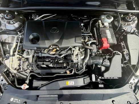 Used 2019 Toyota Camry XLE FWD image 18