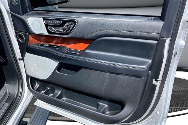 Used 2019 Lincoln Navigator Reserve AWD/4WD image 29