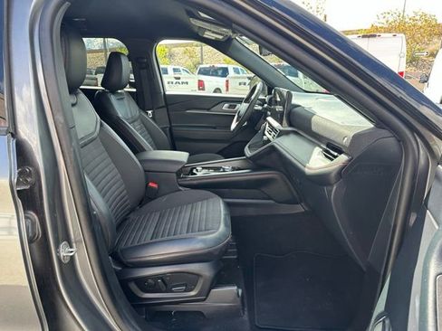 Used 2025 Ford Explorer ST-Line w/ ST-Line Street Pack AWD/4WD image 16