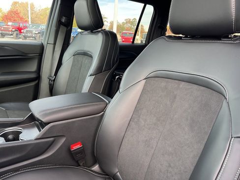 New 2025 Jeep Grand Cherokee L Altitude image 27