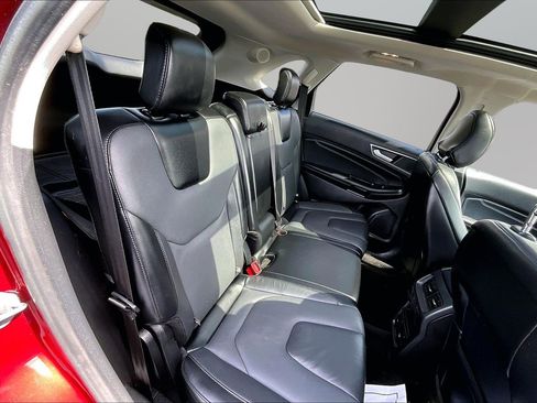 Used 2018 Ford Edge Titanium w/ Equipment Group 301A FWD image 17