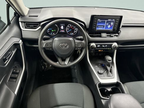 Used 2021 Toyota RAV4 LE image 10