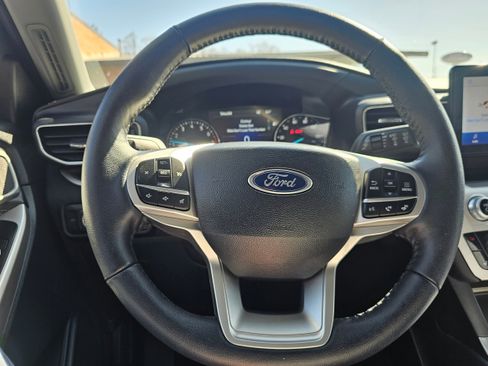 Used 2022 Ford Explorer XLT w/ Equipment Group 202A AWD/4WD image 15