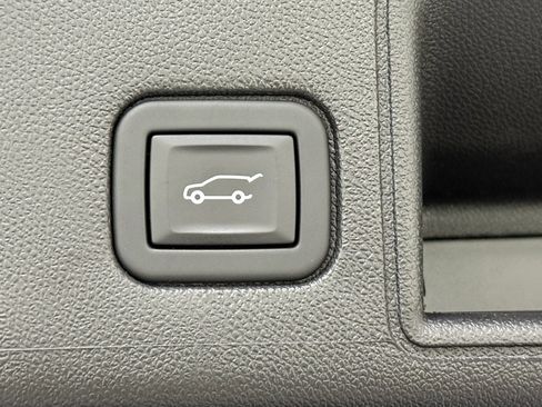 Used 2023 GMC Terrain SLE w/ Driver Convenience Package AWD/4WD image 17