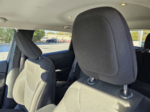 Used 2019 Jeep Cherokee Latitude w/ Popular Appearance Group image 16