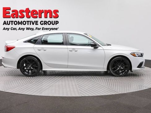 Used 2023 Honda Civic Sport image 4