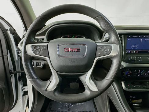 Used 2023 GMC Acadia SLE image 16