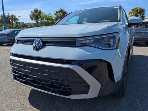 New 2026 Volkswagen Taos SE FWD image 8