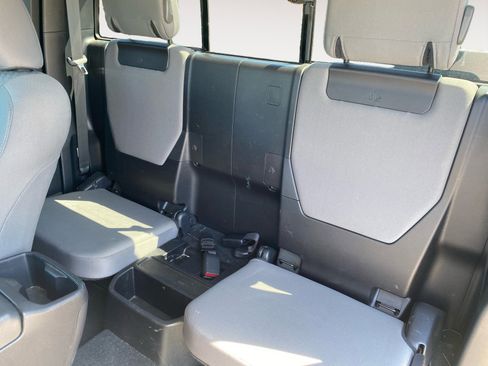 Used 2022 Toyota Tacoma SR image 12