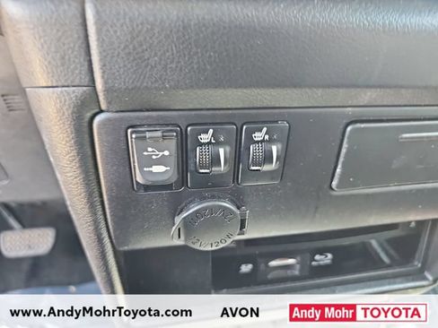 Used 2015 Toyota Sienna SE Premium FWD image 24