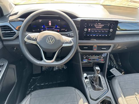 New 2025 Volkswagen Taos SE image 9