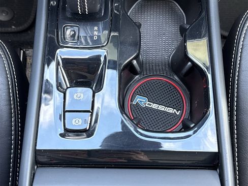 Used 2019 Volvo XC40 T4 R-Design image 31