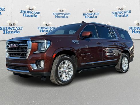Used 2023 GMC Yukon XL SLT image 2