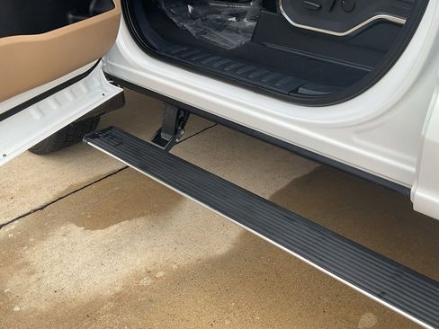 Used 2023 Ford F350 Lariat w/ Lariat Ultimate Package image 10