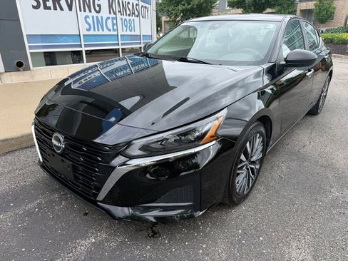 Used 2025 Nissan Altima 2.5 SV FWD image 10