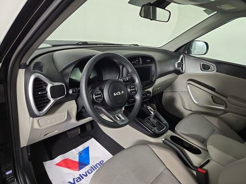 Certified 2025 Kia Soul LX w/ LX Technology Package FWD image 13
