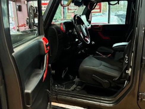 Used 2018 Jeep Wrangler Unlimited Sport w/ Connectivity Group AWD/4WD image 15