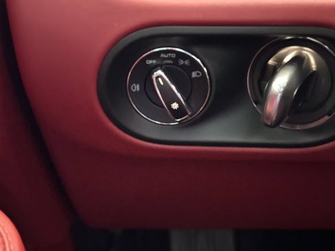 Certified 2025 Porsche Macan S AWD/4WD image 34