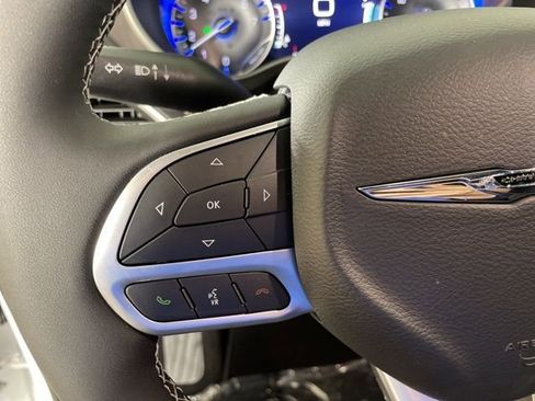 New 2025 Chrysler Pacifica Select image 20