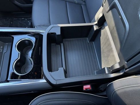 New 2026 Chevrolet Suburban Premier image 21