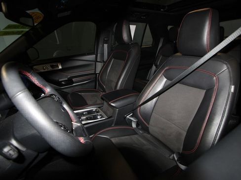 Used 2023 Ford Explorer ST-Line image 4