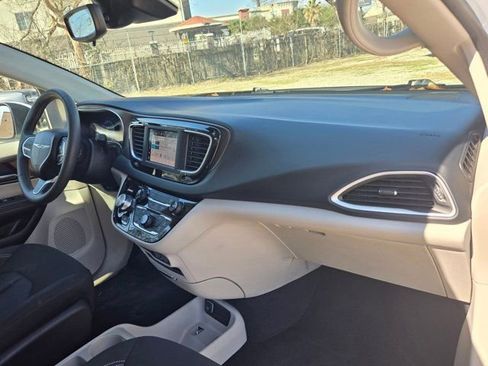 Used 2023 Chrysler Voyager LX image 30