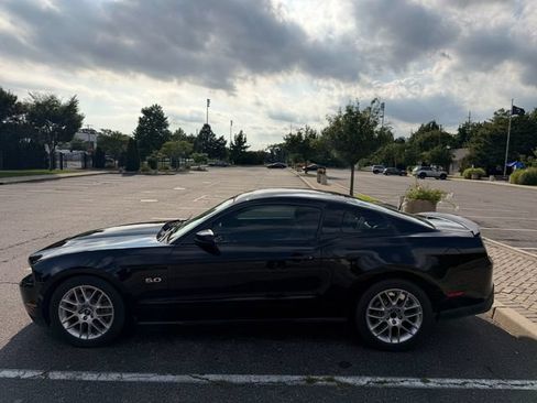 Used 2012 Ford Mustang GT Premium w/ HID Headlamps & Security Pkg RWD image 17