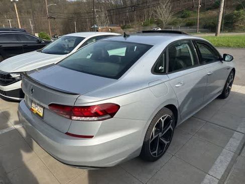 Used 2020 Volkswagen Passat 2.0T R-Line image 6