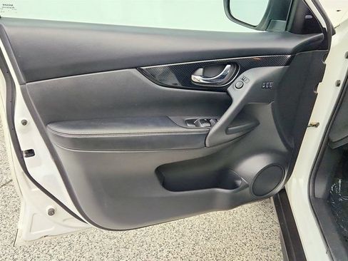 Used 2017 Nissan Rogue SL w/ SL Premium Package AWD/4WD image 11