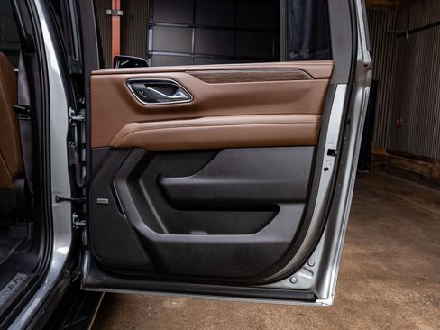 Used 2024 Chevrolet Suburban High Country w/ Advanced Technology Package AWD/4WD image 42