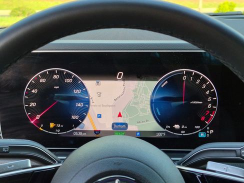 Certified 2025 Mercedes-Benz GLE 450e 4MATIC image 17