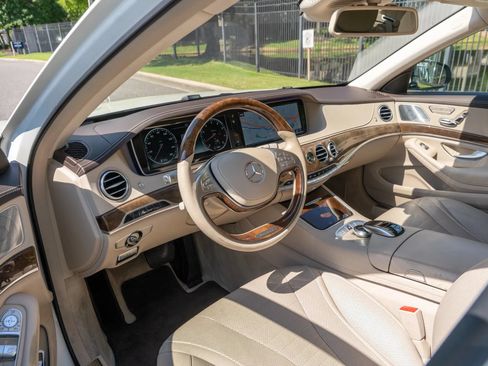 Used 2017 Mercedes-Benz S 550 4MATIC Sedan image 10