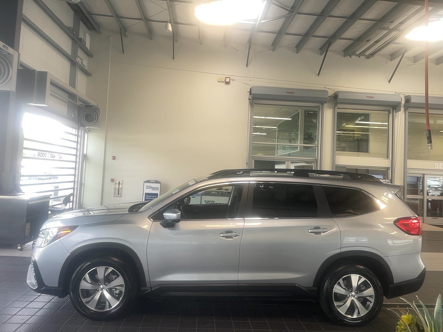 Used 2025 Subaru Ascent Premium AWD/4WD image 4